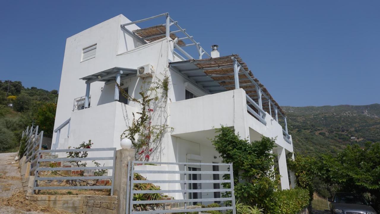 Holiday home Agnanti Akhladheri